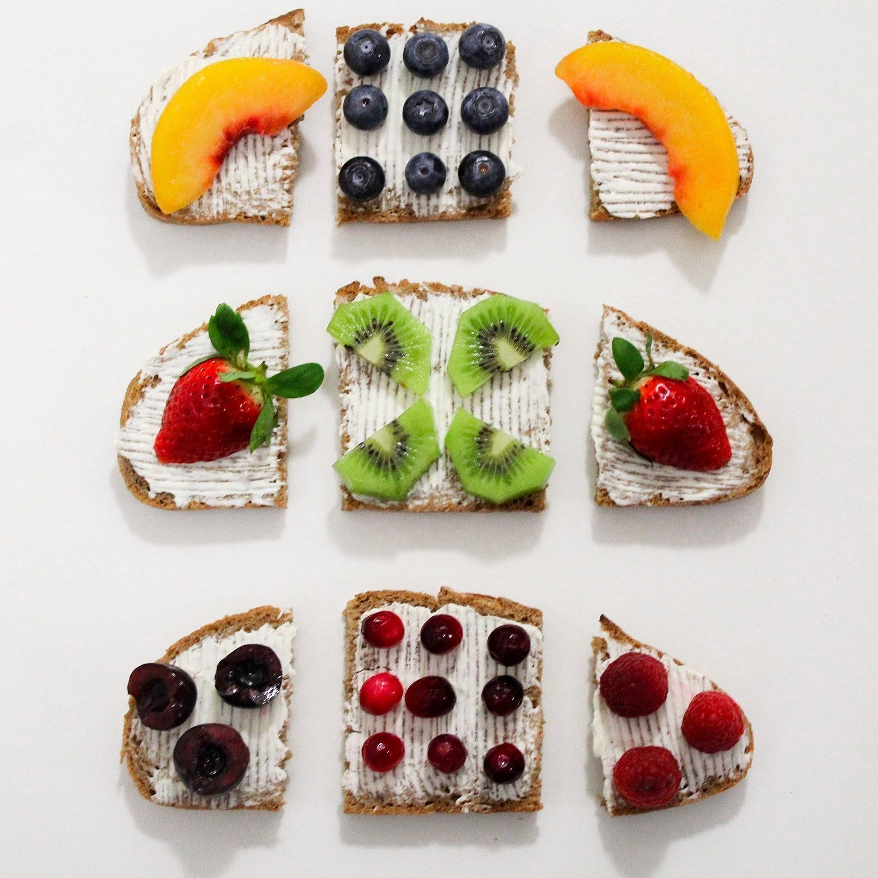 introducing new food item slowly (Image via Pexels / Jane Doan)